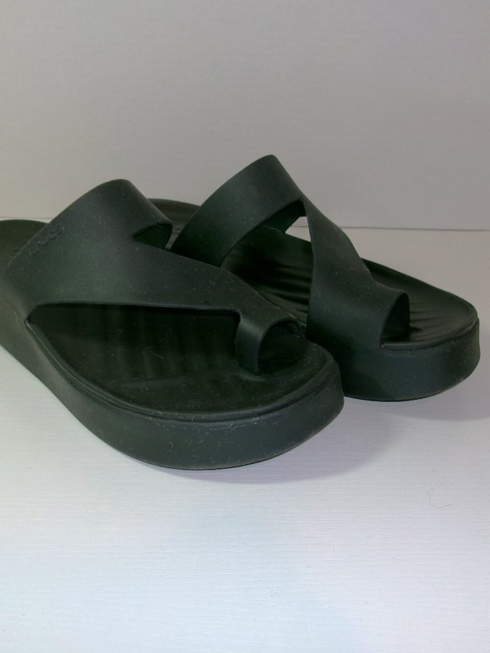 Crocs Getaway Platform Toe Loop Sandals - Black (Size 10)